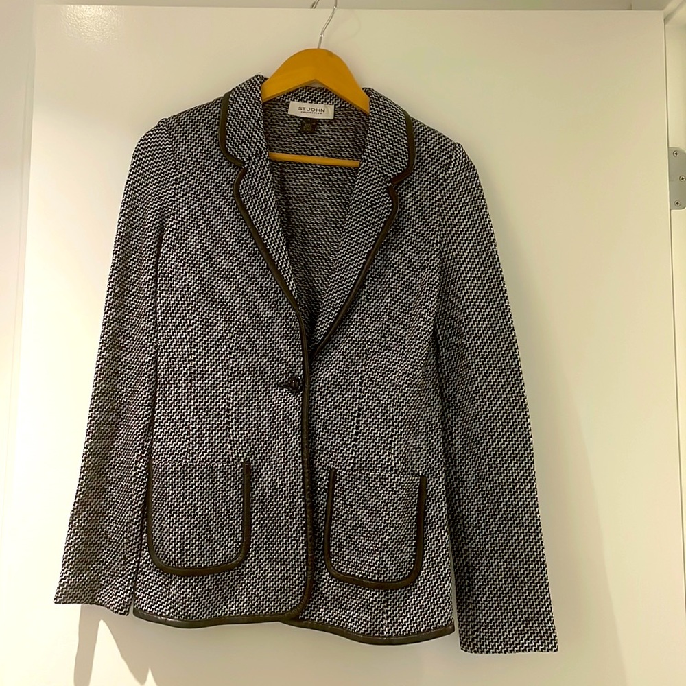 Beautiful St. John jacket with leather trimming in size 4!